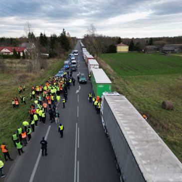 Poland reaches deal with farmers to call off blockade of Ukraine border crossing