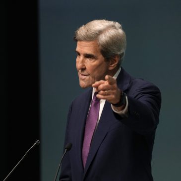John Kerry warns against carbon capture’s ‘great facade’
