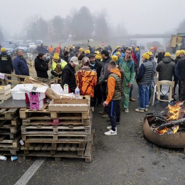 French farmers plan ‘siege’ of Paris despite government concessions