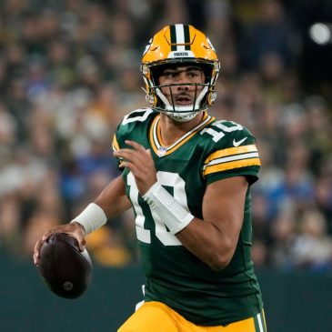 Vikings at Packers picks: ‘Two teams headed in opposite directions’