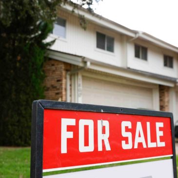 Should I buy a house now or wait? Experts weigh in on the current market