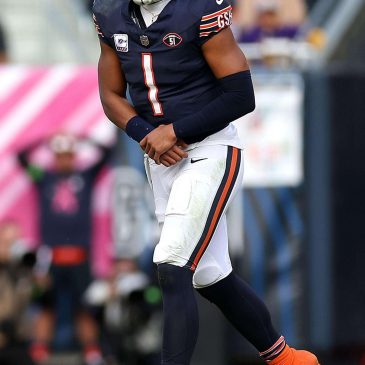 Chicago Bears want to see Justin Fields do full-team work in practice before deciding on status vs. Detroit Lions