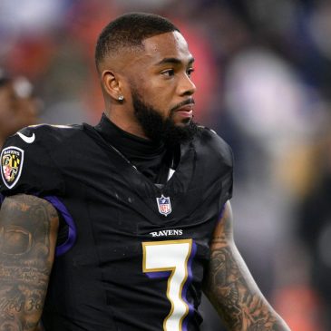 Ravens WR Rashod Bateman expects to play vs. Chargers after appearing to injure foot during practice Wednesday
