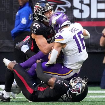 Vikings rookie quarterback Jaren Hall leaves first start with concussion