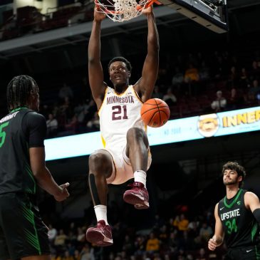 Men’s basketball: Gophers bounce back with 67-53 win over South Carolina-Upstate
