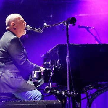 Concert review: Odd couple Billy Joel and Stevie Nicks offer fun night at U.S. Bank Stadium