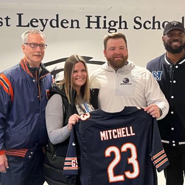 Bears honor Leyden District 212 teacher as a ‘Classroom Legend’ for his academic wins: ‘At the end of the day, he gives his best effort’