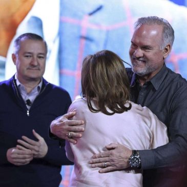 Ryne Sandberg says he’s being treated for prostate cancer: ‘We will … fight to beat this,’ Chicago Cubs Hall of Famer says