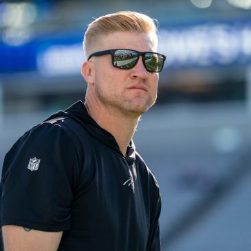 Vikings hire NFL journeyman Josh McCown as quarterbacks coach