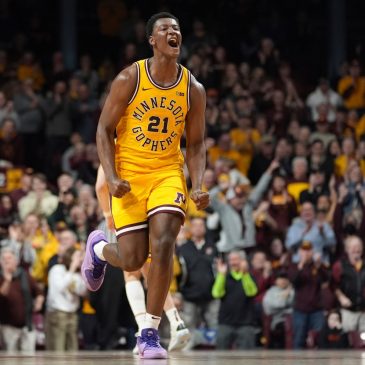 Men’s basketball: Gophers rally past Northwestern in overtime, get to .500 in conference play