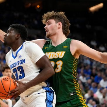 Gophers men’s basketball to host transfer center Andrew Morgan