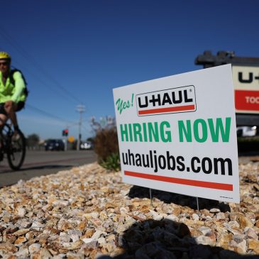 Minnesota private sector loses 1,600 jobs in February, unemployment steady at 2.7%