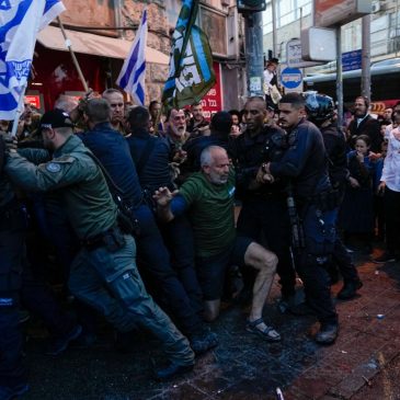 Israelis stage largest protest since war began to increase pressure on Netanyahu