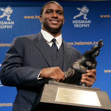 Reggie Bush gets his Heisman Trophy back