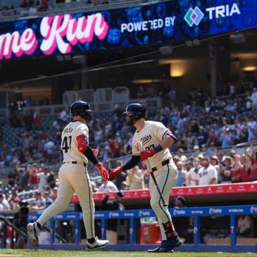 Twins overpower scuffling White Sox with five homers