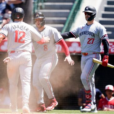 Twins break out the bats, sweep Angels for seventh straight win
