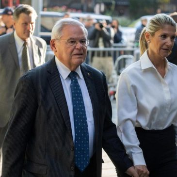 Prosecutors recommend delaying the bribery trial of Sen. Bob Menendez from May to a summer date