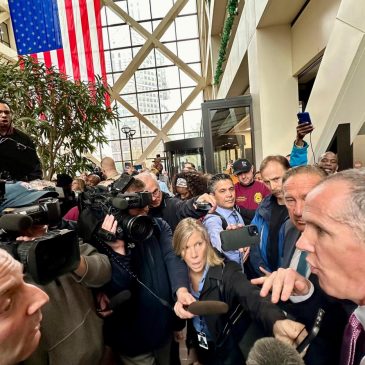 Supporters, opponents of state trooper charged with murder face off at Minneapolis courthouse