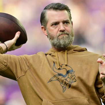 Vikings suspend offensive coordinator Wes Phillips for his arrest in December