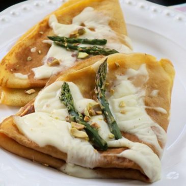 Crepes with asparagus, ricotta and lemon give the taste of spring