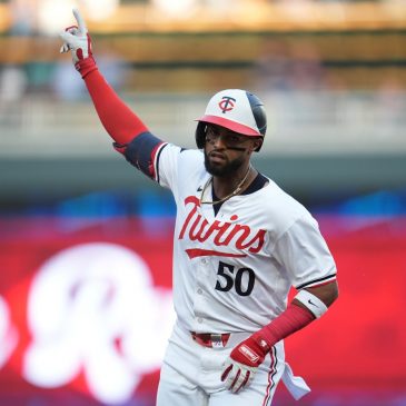 Twins power past Mariners, 6-3