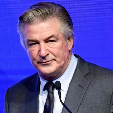 Involuntary manslaughter allegation against Alec Baldwin advances toward trial with new court ruling