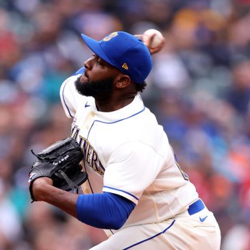 Twins play a man down after Castillo has travel issues
