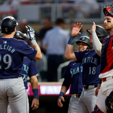 Mariners break tie with four in the ninth to beat Twins, 10-6
