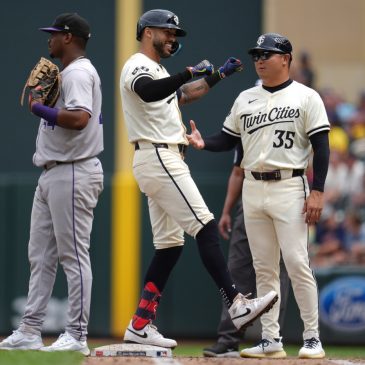 Twins offense erupts for 24 hits in win over Rockies