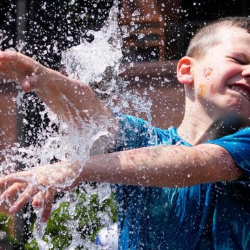 Severe, chaotic weather around U.S. with high temperatures in Southwest and Midwest, snow in Rockies