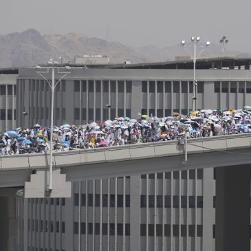 Muslim pilgrims resume symbolic stoning of the devil as they wrap up Hajj pilgrimage in deadly heat