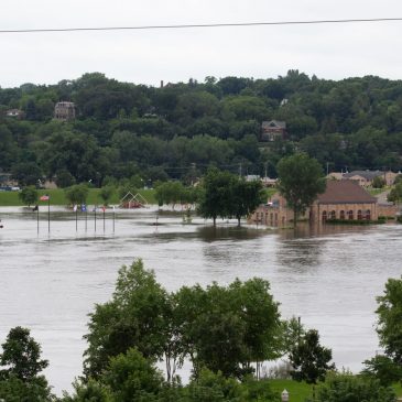 Flood levels expected to crest Saturday night for Mississippi and St. Croix rivers