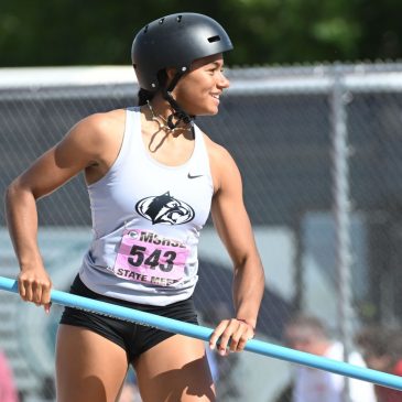 Class 3A girls state track: Roseville sophomore Jayda Wilson earns pole vault crown