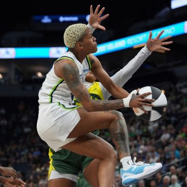 McBride continues 3-point tear, Lynx dominate second half in 83-64 win over Seattle