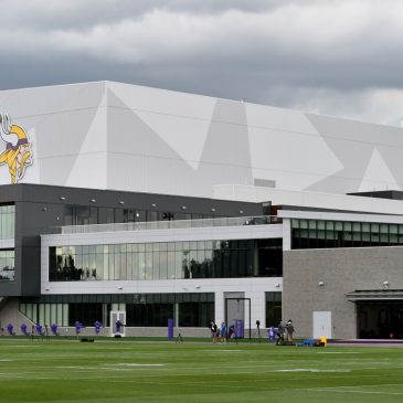 Vikings sign young defensive tackle Jalen Redmond