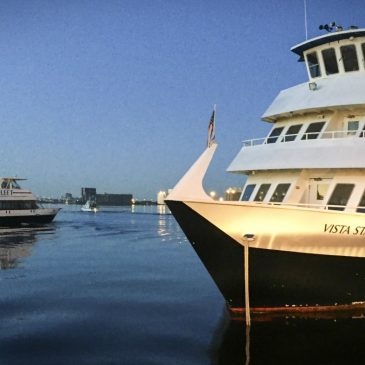 1 person injured as Duluth sightseeing ship hits breakwater