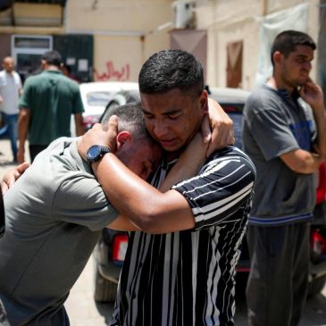 Airstrike kills 25 in southern Gaza as Israeli assault on Gaza City shuts down medical facilities