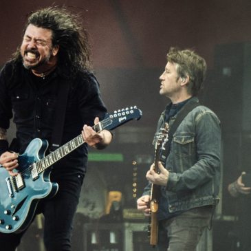 Concert review: A little rain couldn’t stop Foo Fighters from setting Target Field on fire