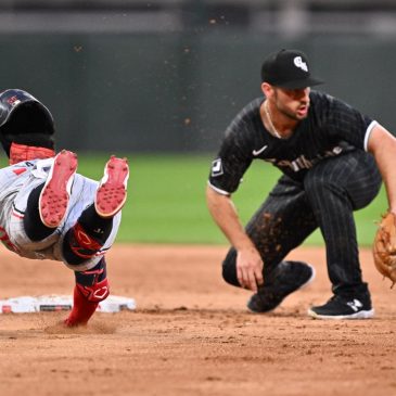 Brooks Lee helps spur Twins’ extra-inning win