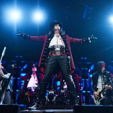 Concert review: Alice Cooper and Rob Zombie make shock rock a blast at Xcel Energy Center