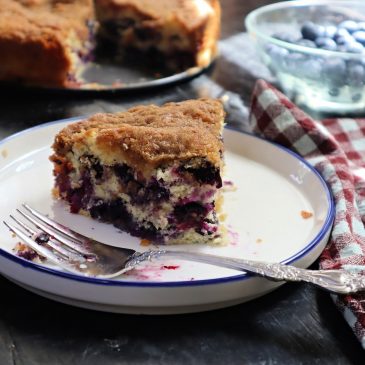 Gretchen’s table: Blueberry crumble coffee cake is the perfect food to stow for vacation