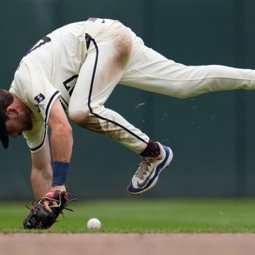 Big error costs Twins late in loss to Cardinals