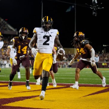 Gophers football: ‘I-O-W-A!’ chant echoes in Huntington Bank Stadium