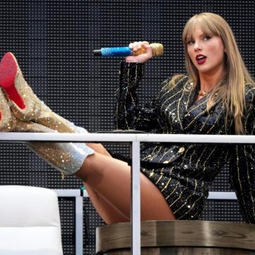 The MTV Video Music Awards are back. Will Taylor Swift make history?