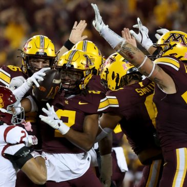 With late touchdown, Gophers upset No. 11 USC 24-17