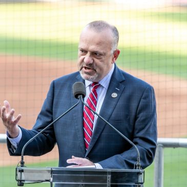 After 22 years leading Twins, Dave St. Peter stepping aside; Derek Falvey becoming team president