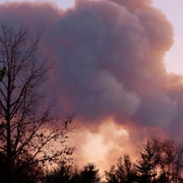 Fire crews on both US coasts battle wildfires; 1 death in New York-New Jersey fire