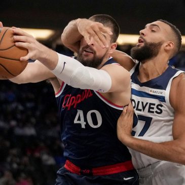 Timberwolves blow out Clippers in LA