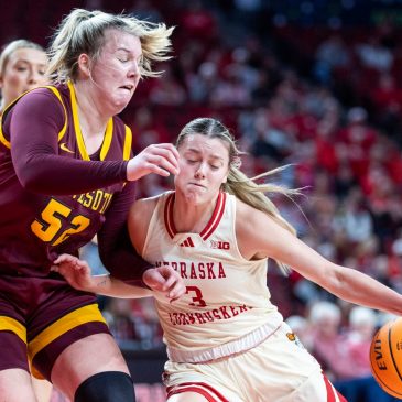 Gophers flat in first Big Ten game, 84-65 loss at Nebraska