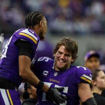 Vikings right tackle Brian O’Neill always leads with a smile